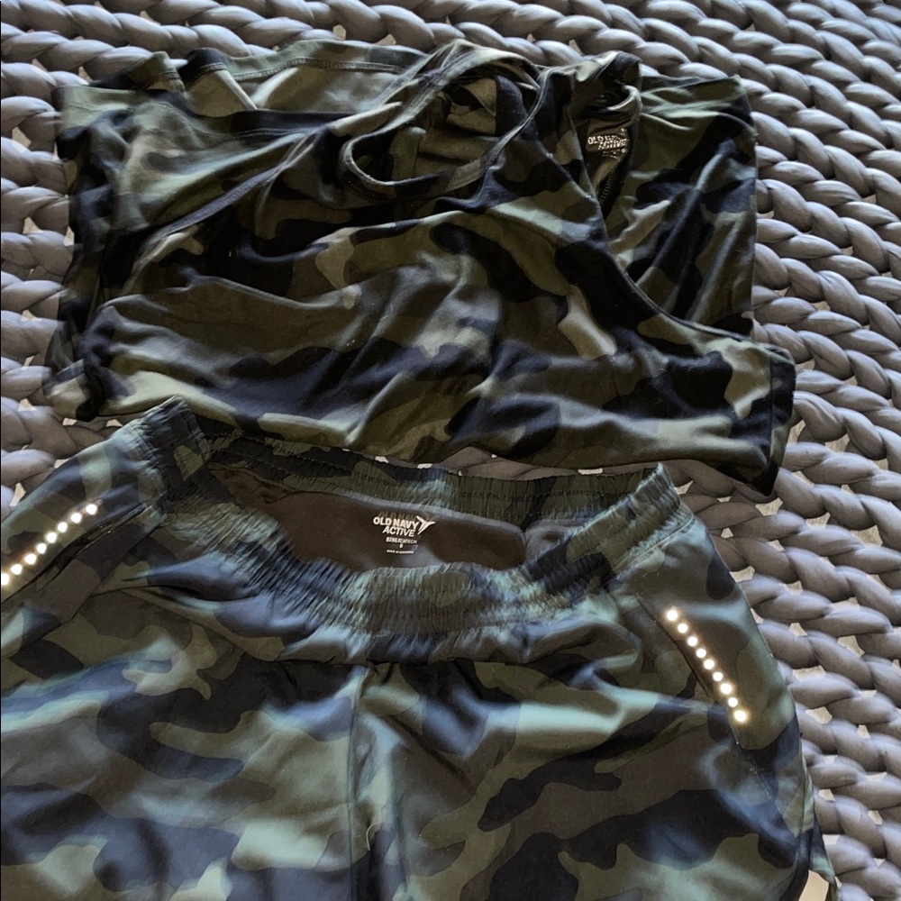 Old Navy Green Camo Activewear Set